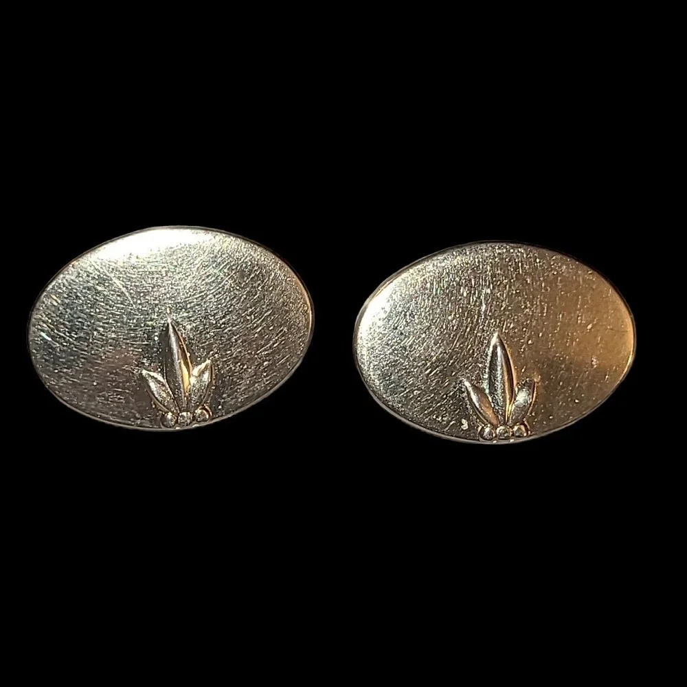 Vintage Swank Gold Tone Oval‎ Disc With Leaf Classic Men's Cufflinks